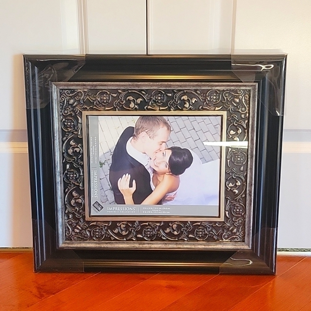 NEW Impressions Portrait Collection Black with Antique Silver Detail 8x10 Photo